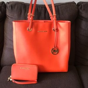 Michael Kors Tote and multifunctional wallet
